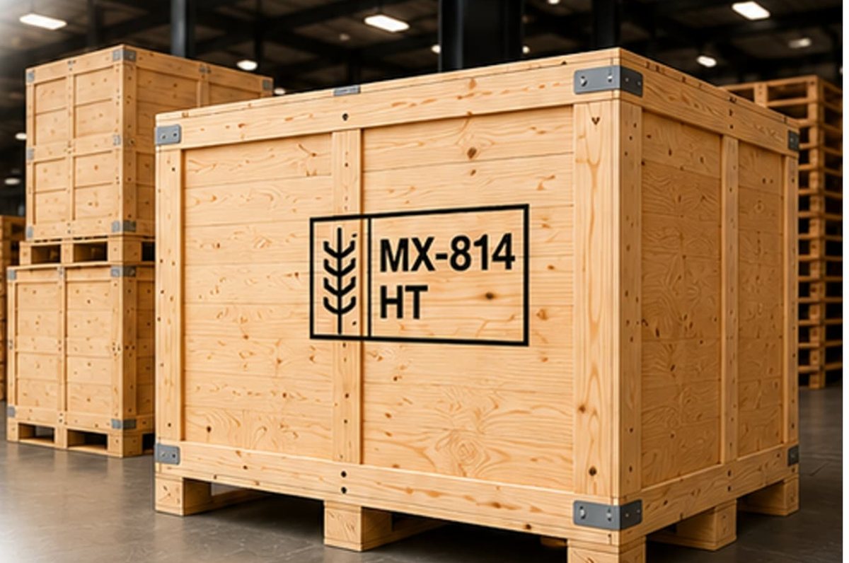 Caja de madera para exportación fabricada por VETA, con esquineros metálicos y sello MX-814-HT, sobre piso de nave industrial.
